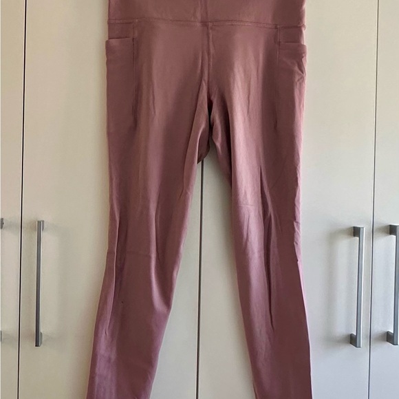 Athleta Pants - Athleta Salutation Stash 7/8 Tight - Yoga Pants - Leggings